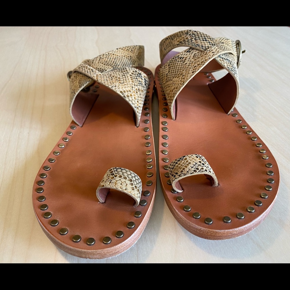 beek sandals
